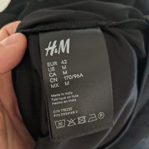 Beautiful black midi dress with sheer detail: perfect Christmas dress - Picture 9 of 12